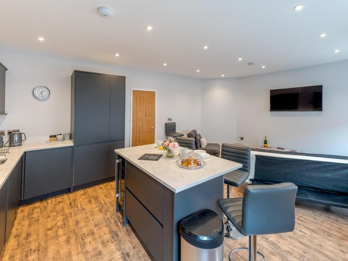 Pass The Keys 5A One Bedroom Modern Town Centre Apartment Шрусбері Екстер'єр фото